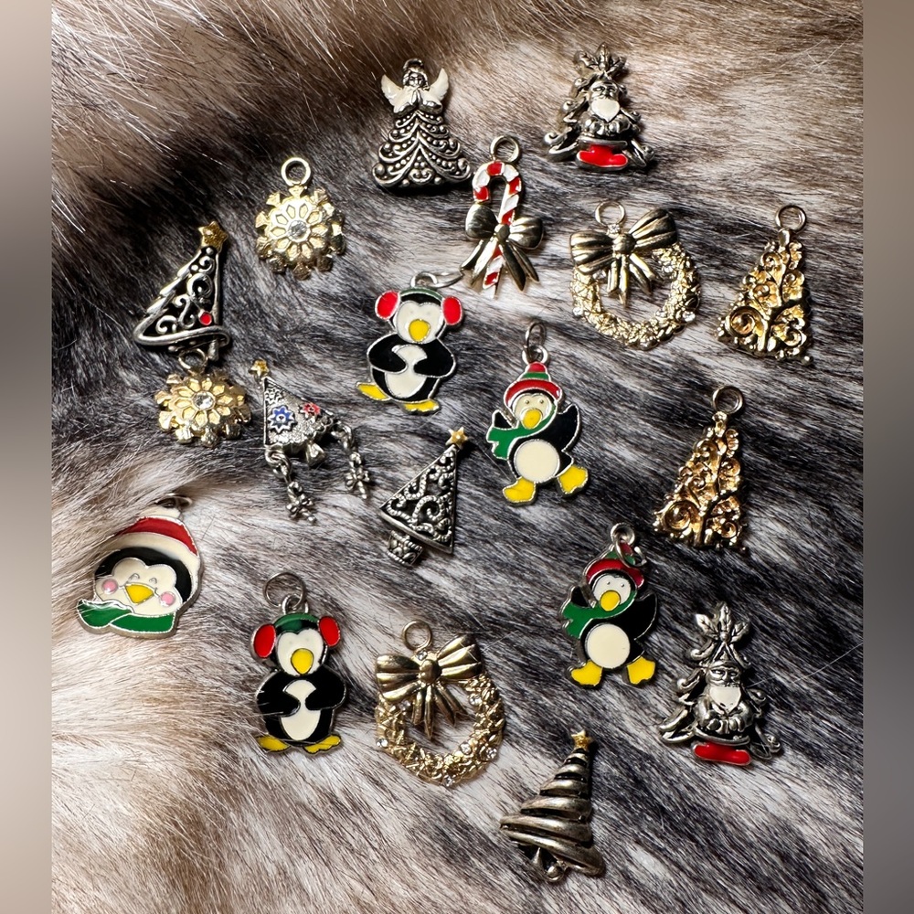 Set of 20 Holiday Jewelry Pendant Charms